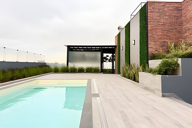 Golden New Retreat Jesus Maria