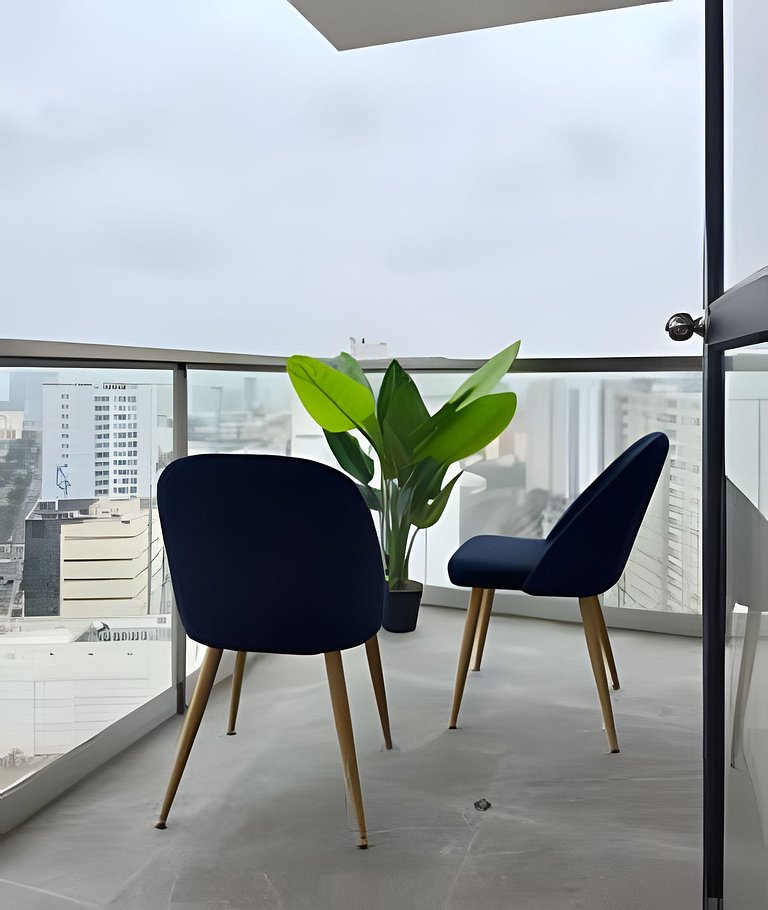 Golden New Retreat Jesus Maria