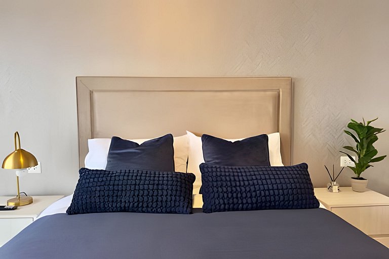 Golden New Retreat Jesus Maria