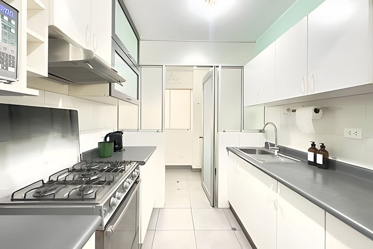 Sky Apartamento Sergio Bernales, parques y ciudad