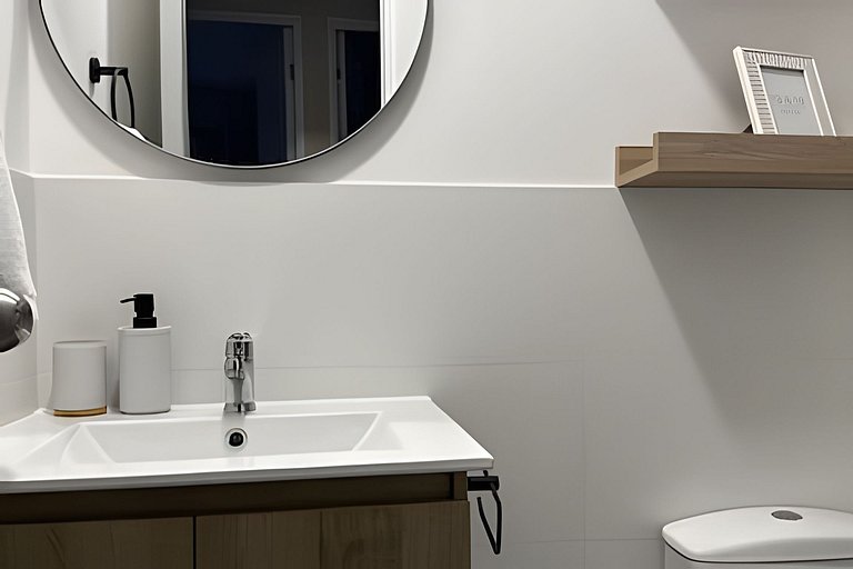 New & Spacious Apartment in Lince