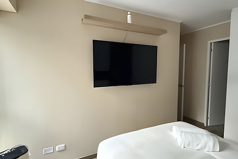 New & Spacious Apartment in Lince