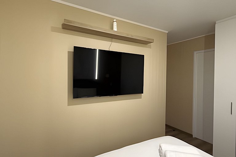 New & Spacious Apartment in Lince